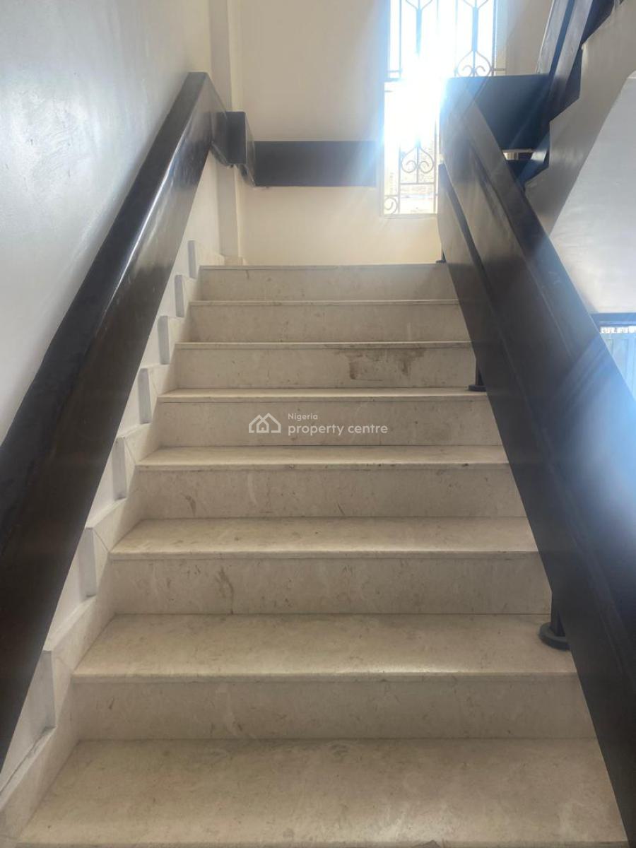 Spacious Serviced 2 Bedroom Apartment Upstairs, Off Admiralty Way, Lekki Phase 1, Lekki, Lagos, Flat / Apartment for Rent