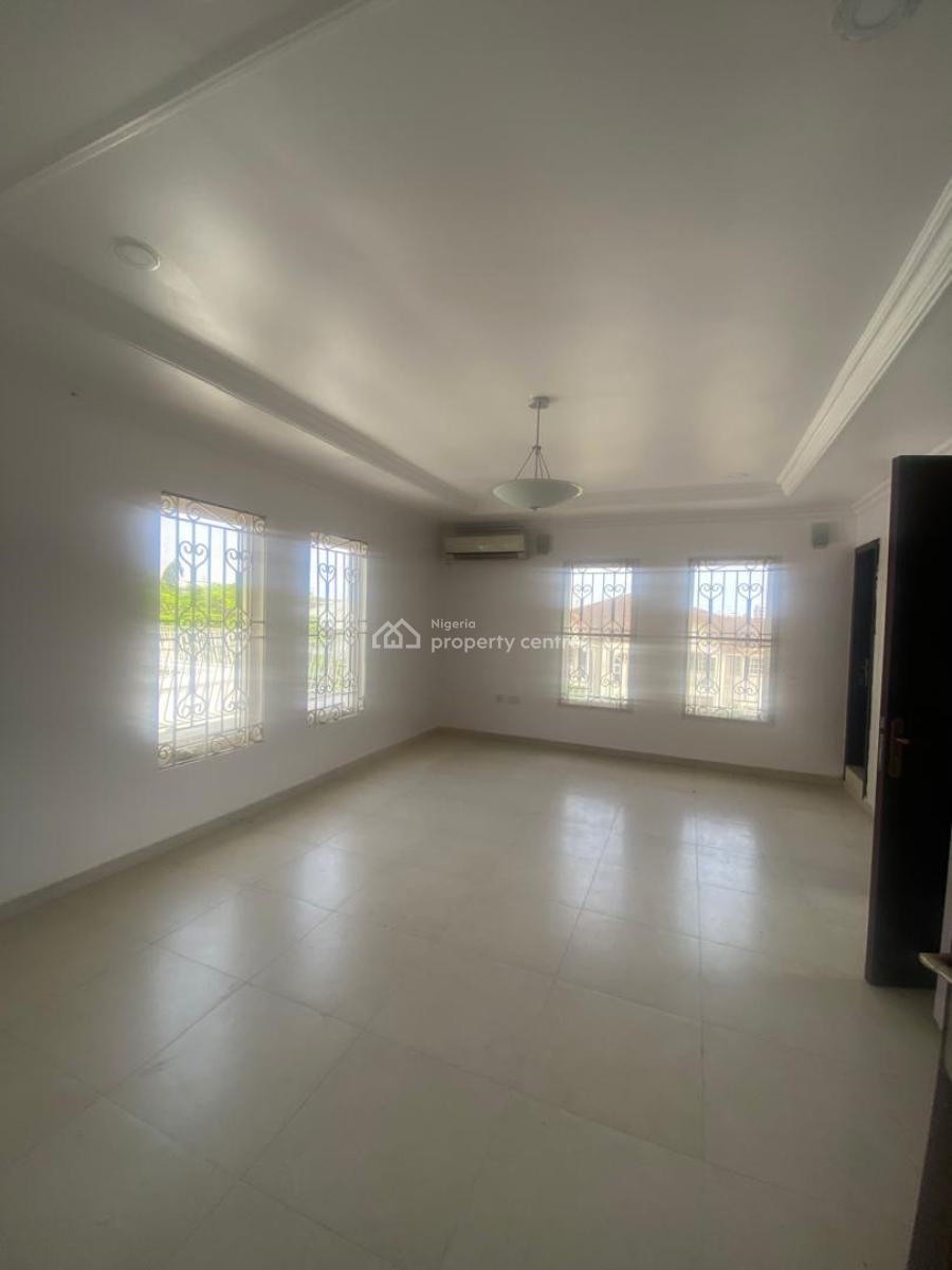 Spacious Serviced 2 Bedroom Apartment Upstairs, Off Admiralty Way, Lekki Phase 1, Lekki, Lagos, Flat / Apartment for Rent