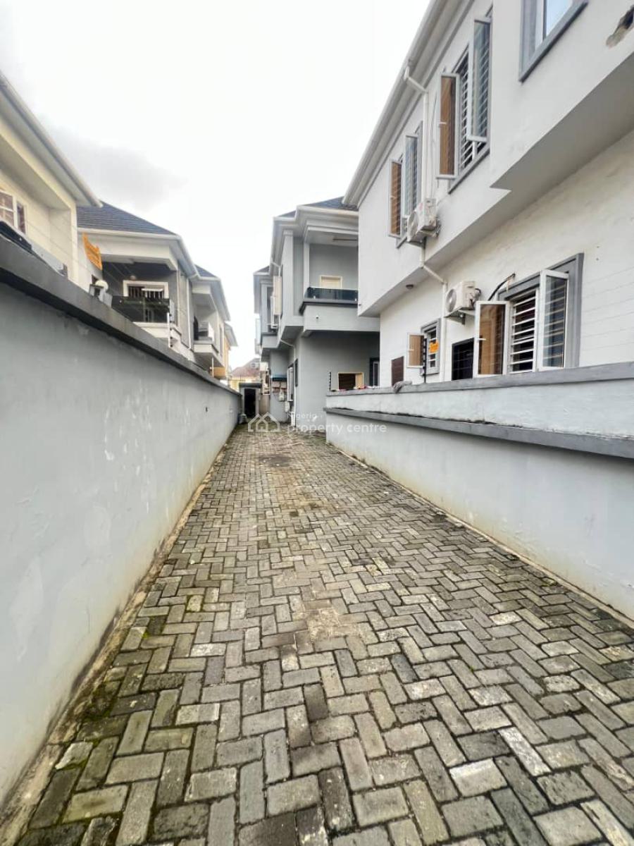 4 Bedroom Duplex with Bq, Off Catholic Church Ologolo, Ologolo, Lekki, Lagos, Semi-detached Duplex for Rent