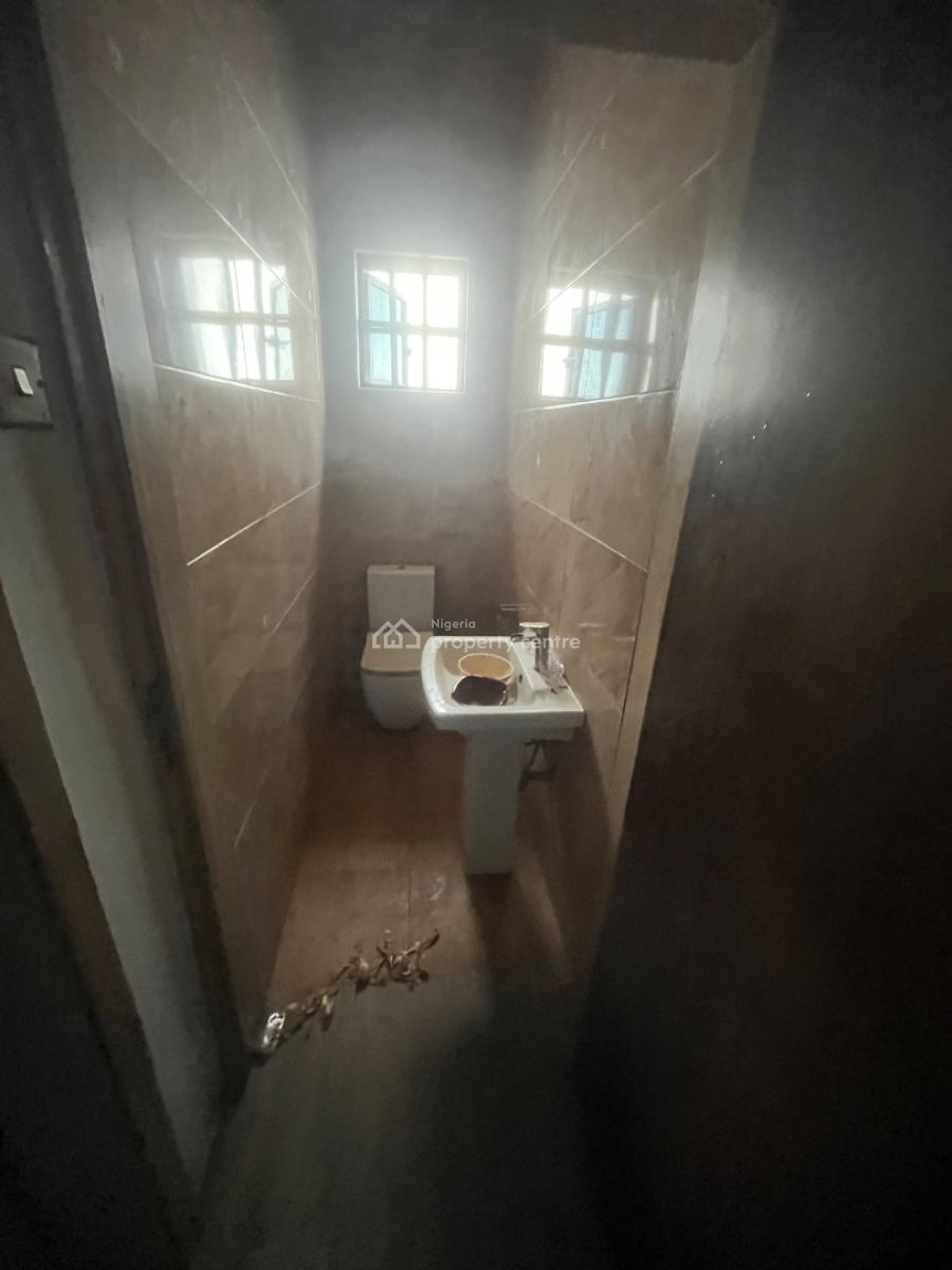 Luxury Super Spacious 2bedroom Flat Upstairs Just 4 in D Compound, Mobil Road Ilaje, Ajah, Lagos, Flat / Apartment for Rent