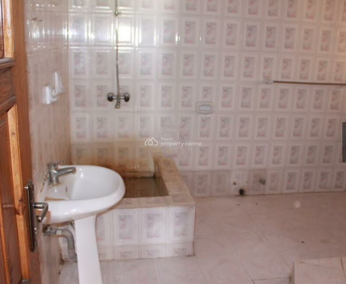 Well Built 3 Bedroom Apartment, Lekki Phase 1, Lekki, Lagos, Flat / Apartment for Rent