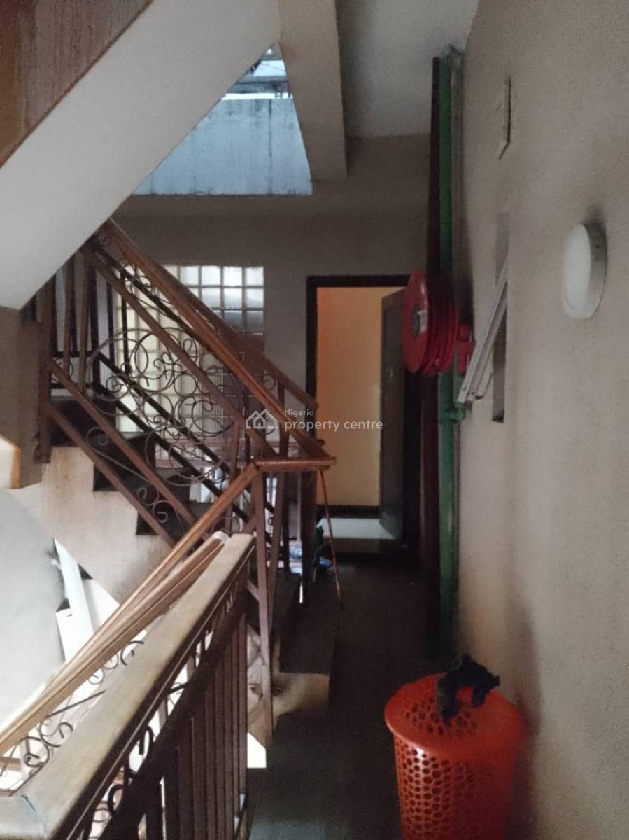 Well Maintained  Three (3) Bedroom Apartment, Ikoyi, Lagos, Flat / Apartment for Rent