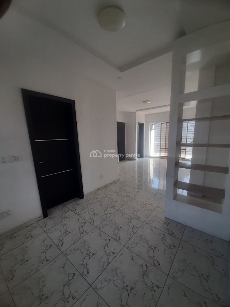 Serviced 2 Bedroom En-suite Flat, Upfloor, Lekki Phase 1, Lekki, Lagos, Flat / Apartment for Rent
