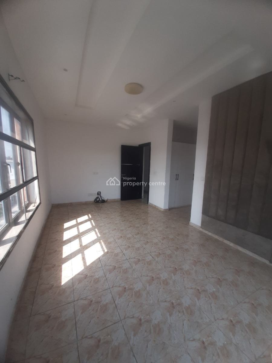 Serviced 2 Bedroom En-suite Flat, Upfloor, Lekki Phase 1, Lekki, Lagos, Flat / Apartment for Rent