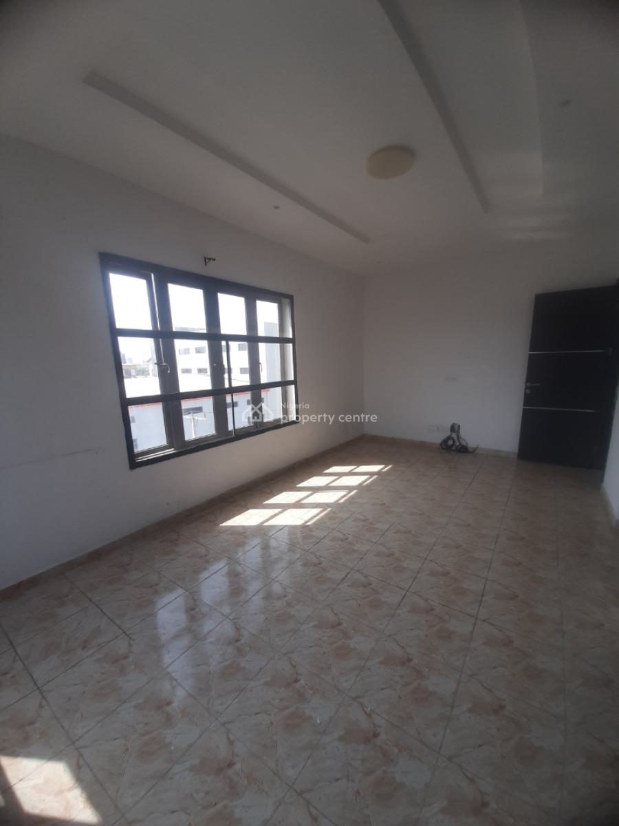 Serviced 2 Bedroom En-suite Flat, Upfloor, Lekki Phase 1, Lekki, Lagos, Flat / Apartment for Rent