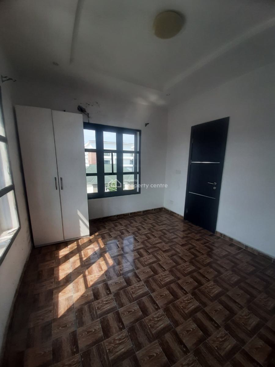 Serviced 2 Bedroom En-suite Flat, Upfloor, Lekki Phase 1, Lekki, Lagos, Flat / Apartment for Rent