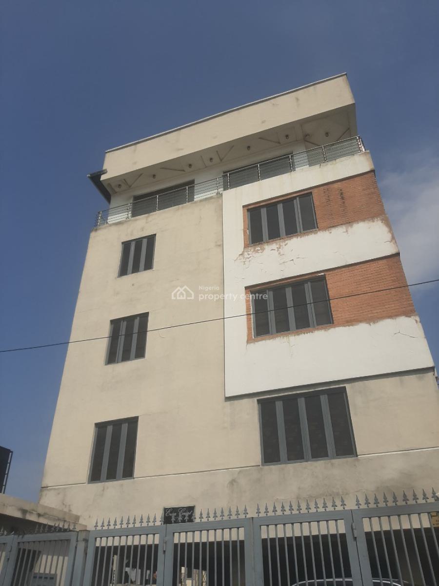Serviced 2 Bedroom En-suite Flat, Upfloor, Lekki Phase 1, Lekki, Lagos, Flat / Apartment for Rent
