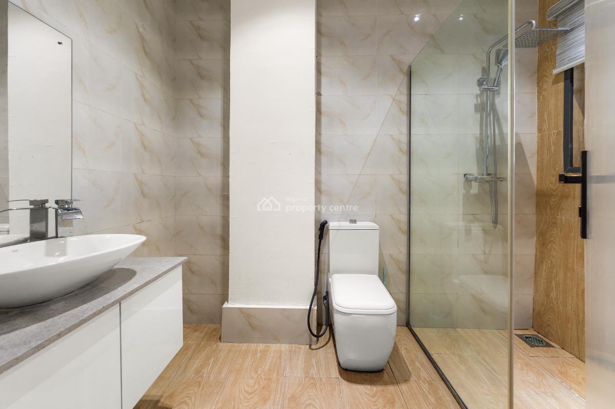 Spacious Luxury 4 Bedroom Apartment with Ps 5 , Bath Tub , Walk in Clo, Lekki Phase 1, Lekki, Lagos, Flat / Apartment Short Let