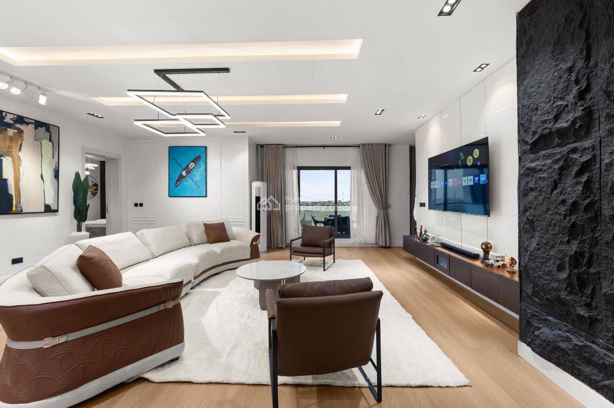 Spacious Luxury 4 Bedroom Apartment with Ps 5 , Bath Tub , Walk in Clo, Lekki Phase 1, Lekki, Lagos, Flat / Apartment Short Let