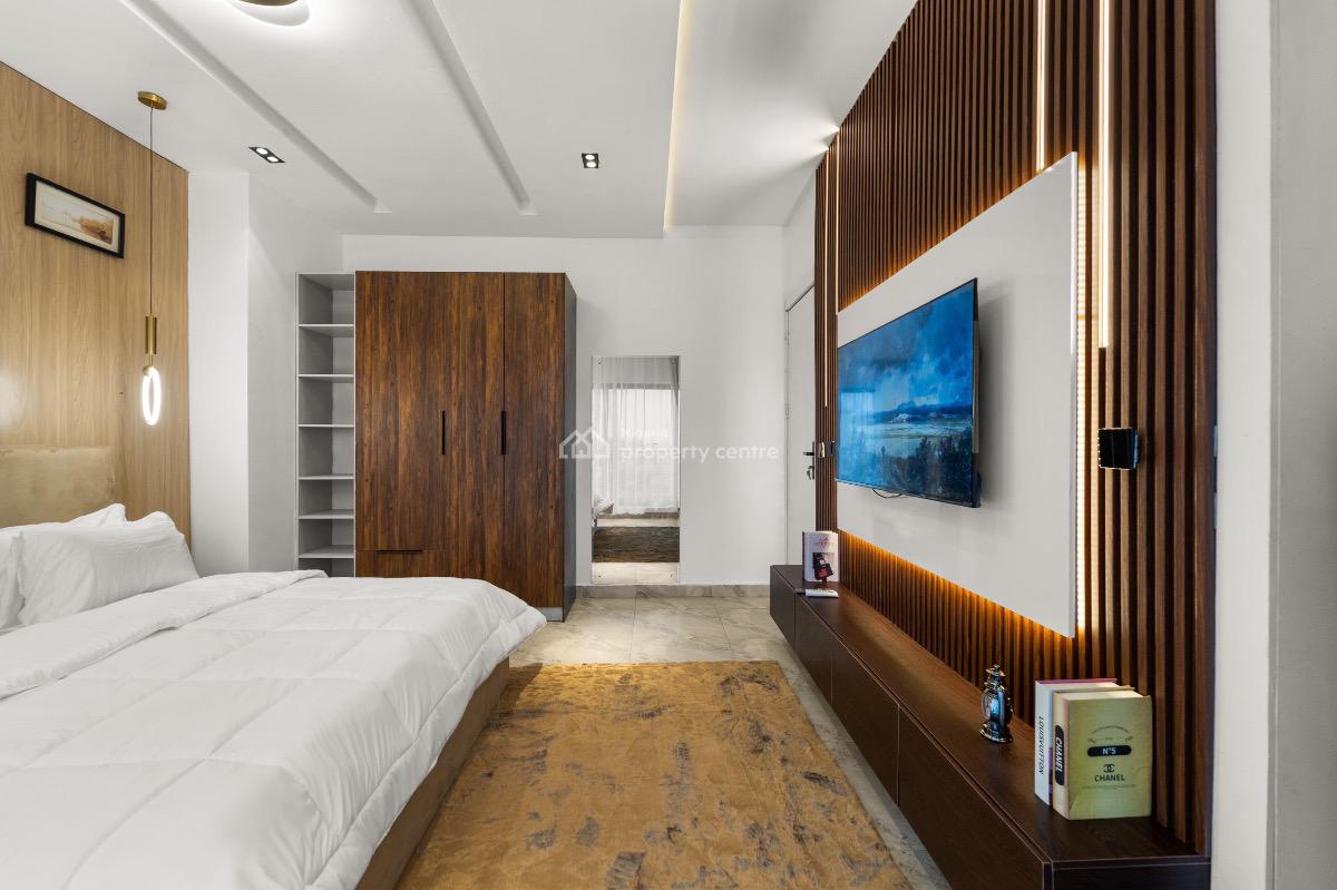 Spacious Luxury 4 Bedroom Apartment with Ps 5 , Bath Tub , Walk in Clo, Lekki Phase 1, Lekki, Lagos, Flat / Apartment Short Let