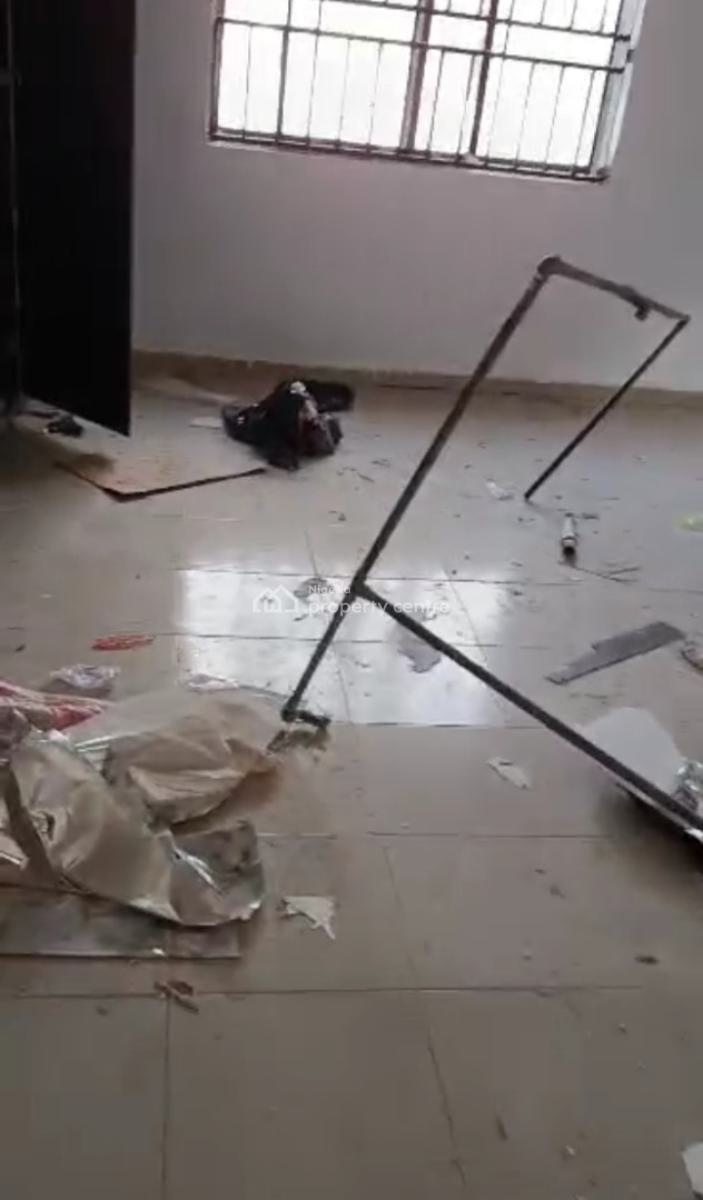 Renovated and Spacious 3bedroom Up Flat All Rooms Ensuite with Guest, Off Yetunde Brown Ifako Gbagada, Ifako, Gbagada, Lagos, Flat / Apartment for Rent