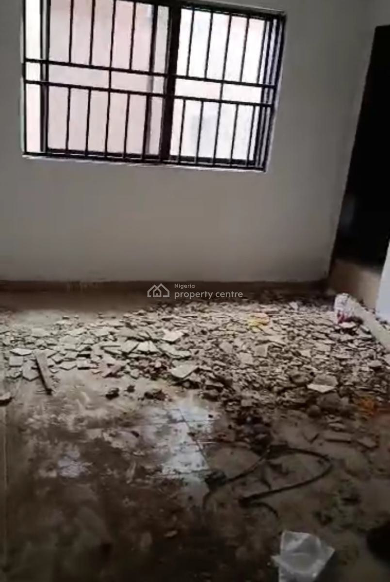 Renovated and Spacious 3bedroom Up Flat All Rooms Ensuite with Guest, Off Yetunde Brown Ifako Gbagada, Ifako, Gbagada, Lagos, Flat / Apartment for Rent