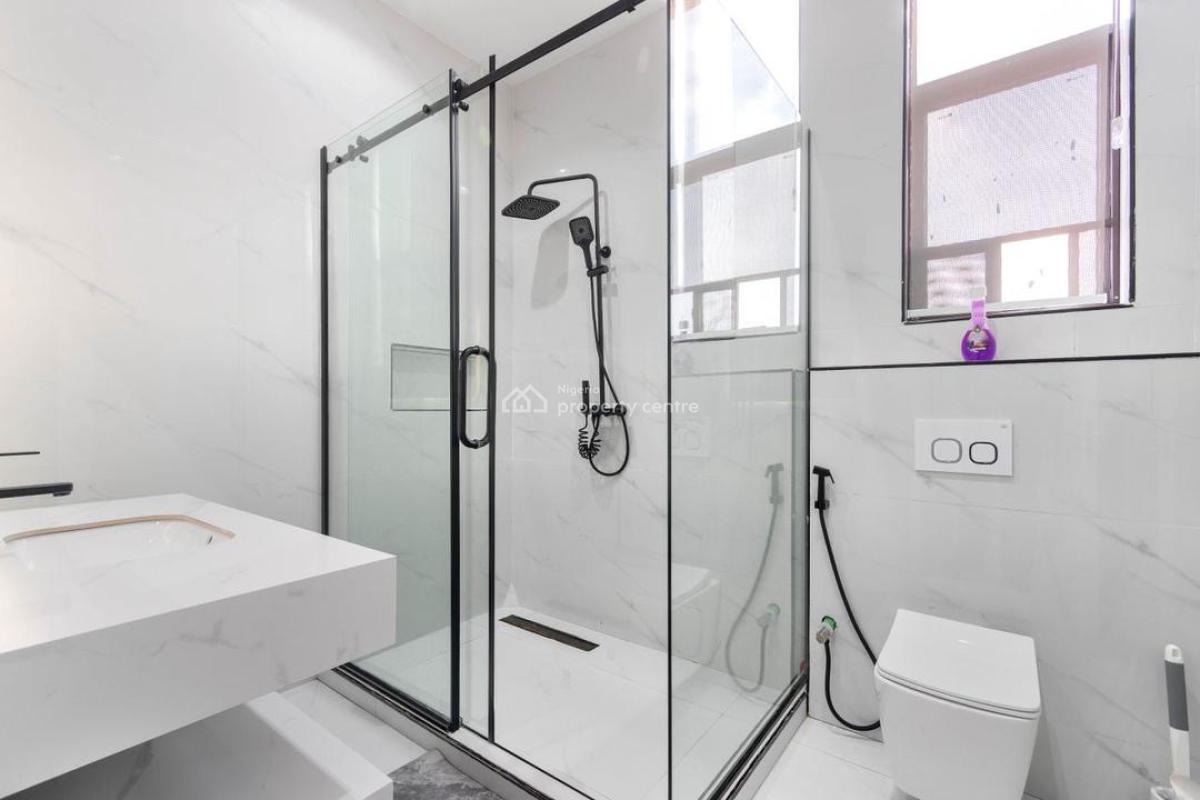 Spacious Luxury 4 Bedroom Apartment with Ps 5 , Bath Tub , Walk in Clo, Lekki Phase 1, Lekki, Lagos, Flat / Apartment Short Let