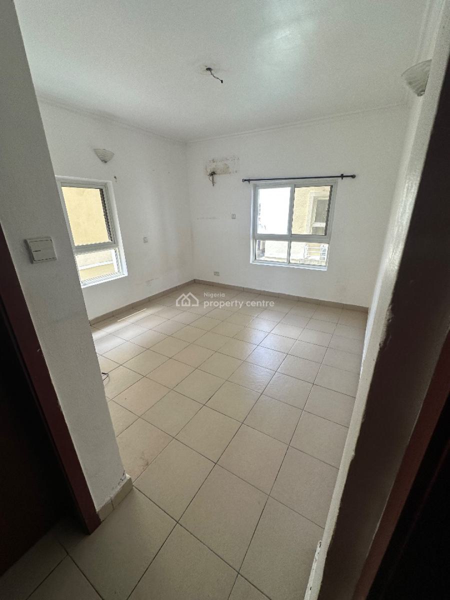 En-suite Bedroom in a Shared Apartment Available, Bourdillon Court Estate , Chevron Drive, Lekki, Lekki, Lagos, Self Contain (single Rooms) for Rent
