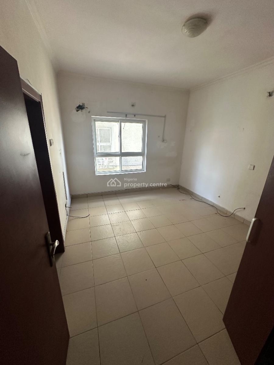En-suite Bedroom in a Shared Apartment Available, Bourdillon Court Estate , Chevron Drive, Lekki, Lekki, Lagos, Self Contain (single Rooms) for Rent