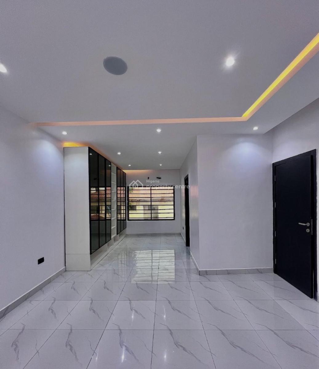 Fully Serviced 2 & 3 Bedroom Apartments with Elevator, Lekki Phase 1, Lekki, Lagos, Block of Flats for Sale