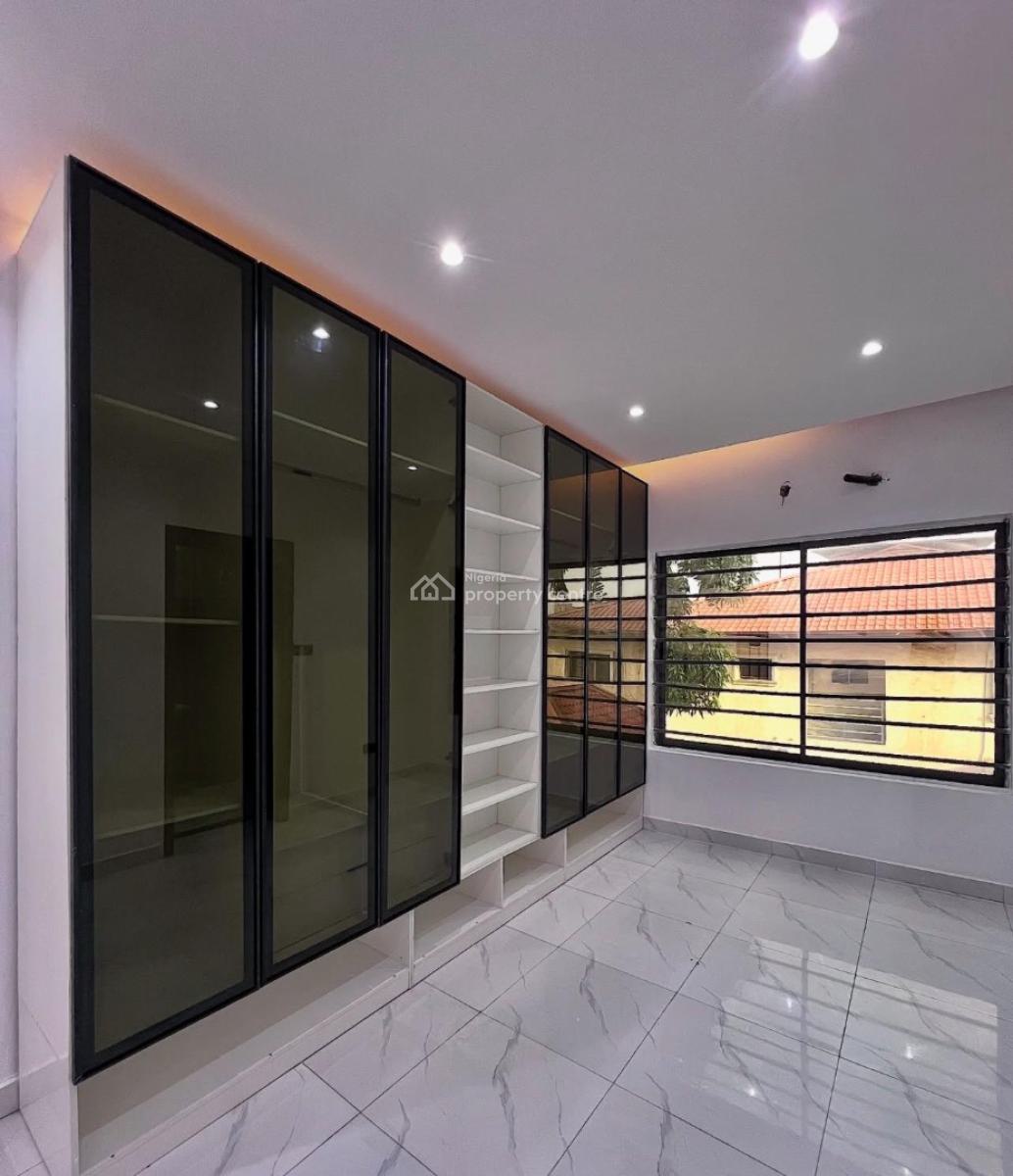 Fully Serviced 2 & 3 Bedroom Apartments with Elevator, Lekki Phase 1, Lekki, Lagos, Block of Flats for Sale