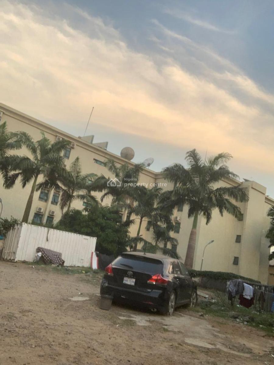 Distress Old Block of 8 Units of Flats in Wuse 2, Wuse2, Wuse 2, Abuja, Block of Flats for Sale