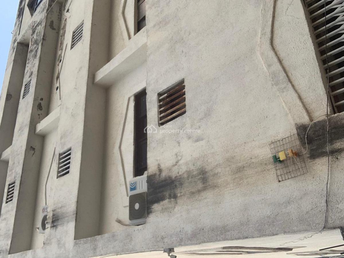 Distress Old Block of 8 Units of Flats in Wuse 2, Wuse2, Wuse 2, Abuja, Block of Flats for Sale