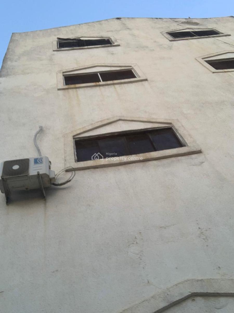 Distress Old Block of 8 Units of Flats in Wuse 2, Wuse2, Wuse 2, Abuja, Block of Flats for Sale