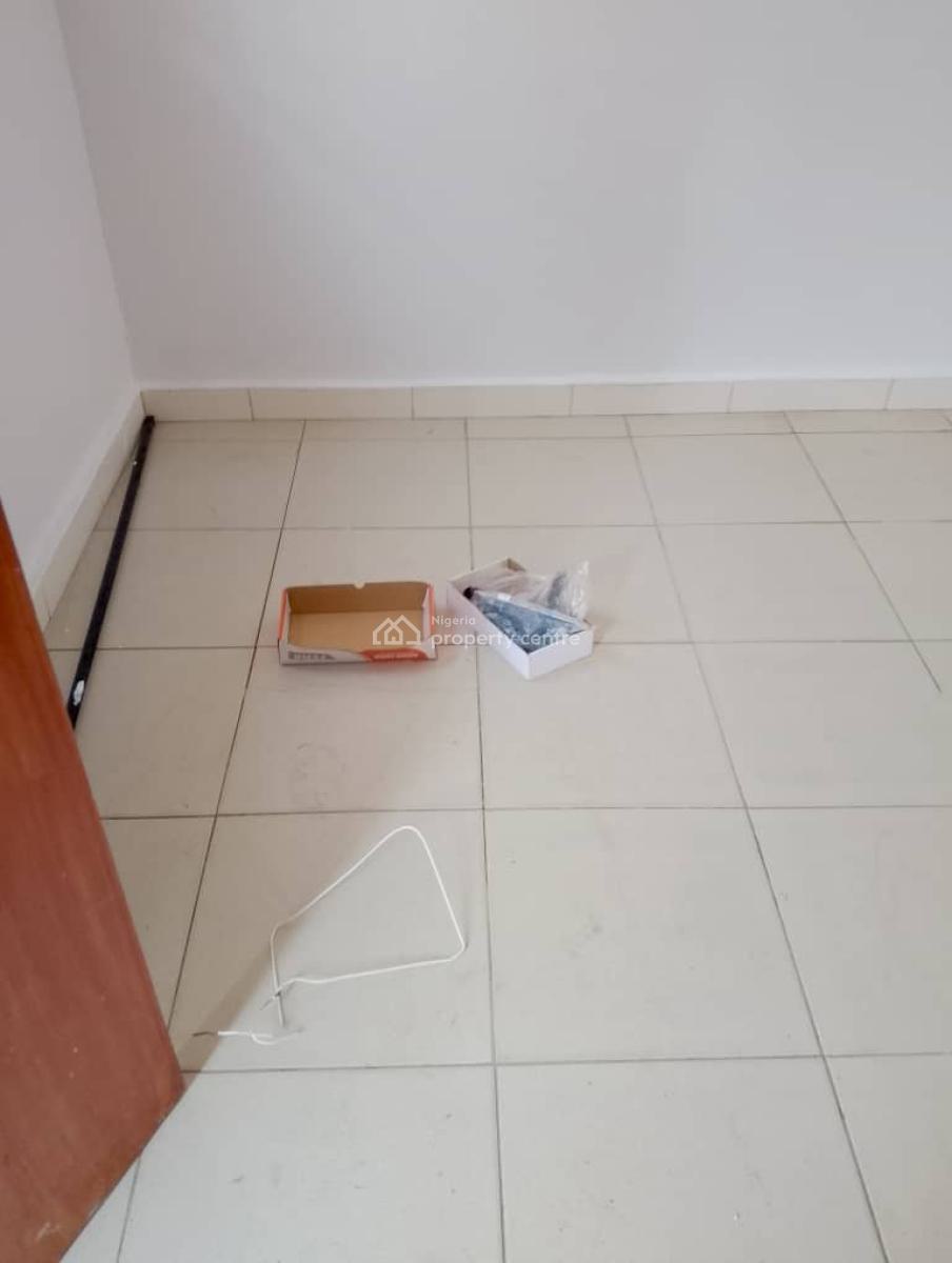 Well Maintained a Room Self Contain, Estate Behind Pinnacle Filling Station Lekki Right, Lekki Phase 1, Lekki, Lagos, Self Contain (single Rooms) for Rent