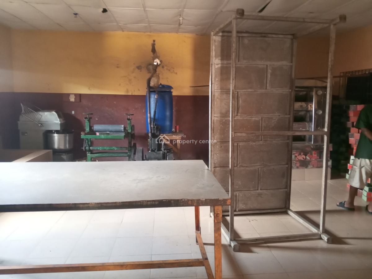 Functional Bakery, Amuludun Moniya Ibadan, Ibadan, Oyo, Factory for Sale