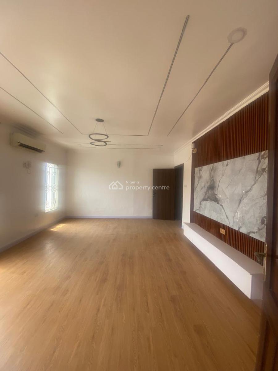 Spacious Serviced 2 Bedroom Apartment Upstairs, Lekki Phase 2, Lekki, Lagos, Flat / Apartment for Rent