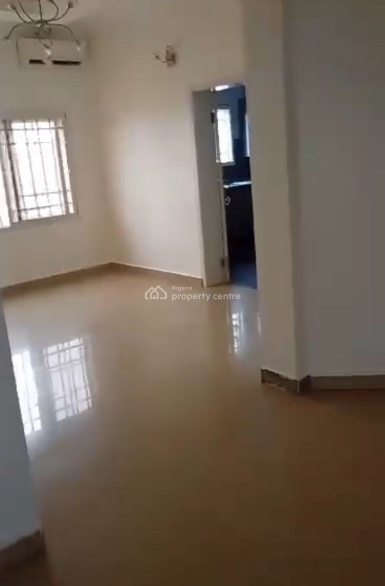 Clean Service 3 Bedroom Flat, Tarred Rd, 2nd Floor, Main, Jabi, Abuja, Flat / Apartment for Rent