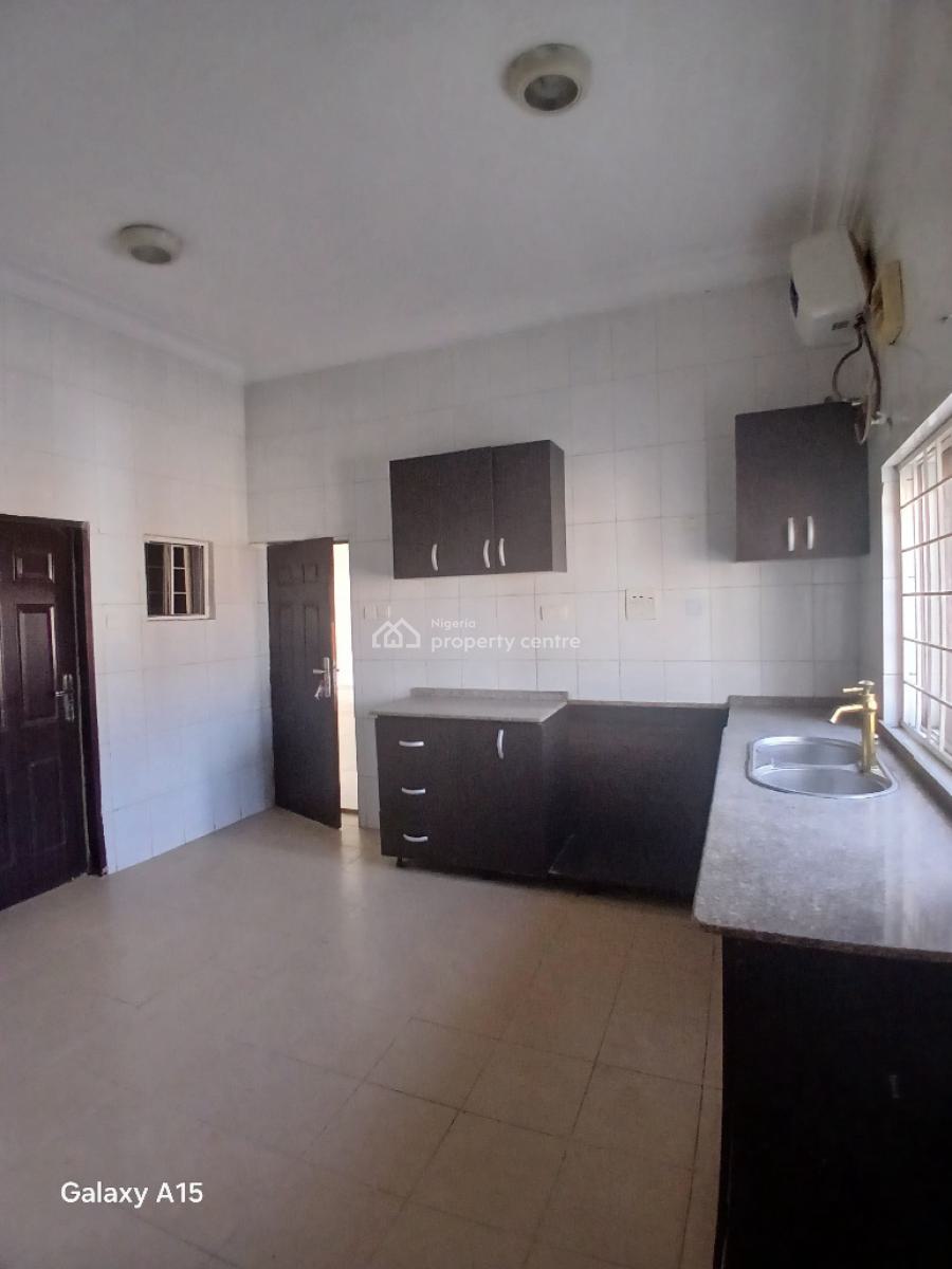 Well Built 3 Bedrooms Flat, Gilmor Axis, Jahi, Abuja, Flat / Apartment for Rent