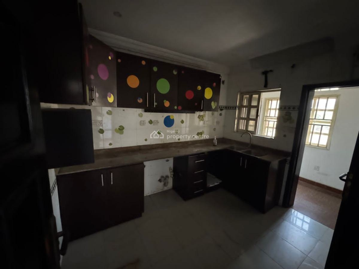 Well Maintained 3 Bedroom Apartment, Off Admiralty Way, Lekki Phase 1, Lekki, Lagos, Flat / Apartment for Rent