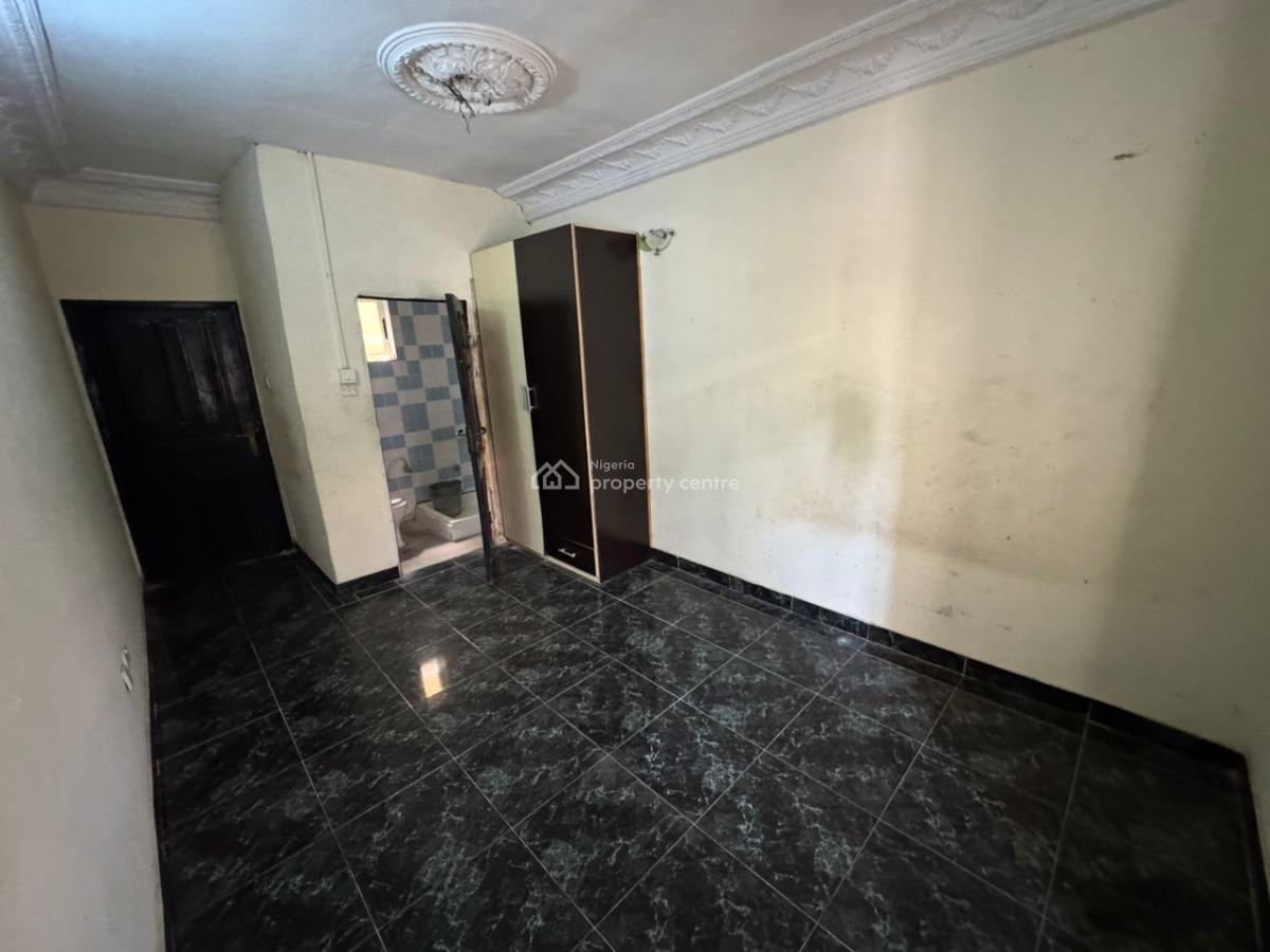 Well Maintained 3 Bedroom Apartment, Off Admiralty Way, Lekki Phase 1, Lekki, Lagos, Flat / Apartment for Rent