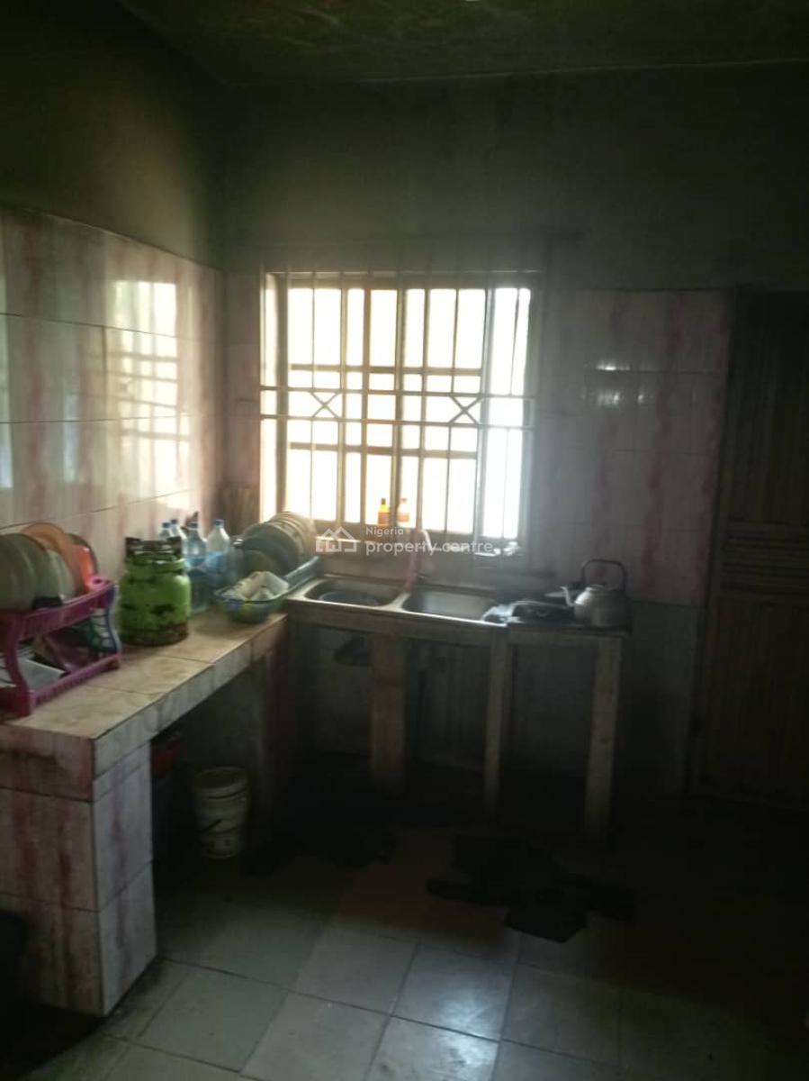 5 Bedroom Duplex with 3 Units Room and Parlour Self Contain, Tyre Bus Stop, Airport, Alakia, Ibadan, Oyo, Detached Duplex for Sale