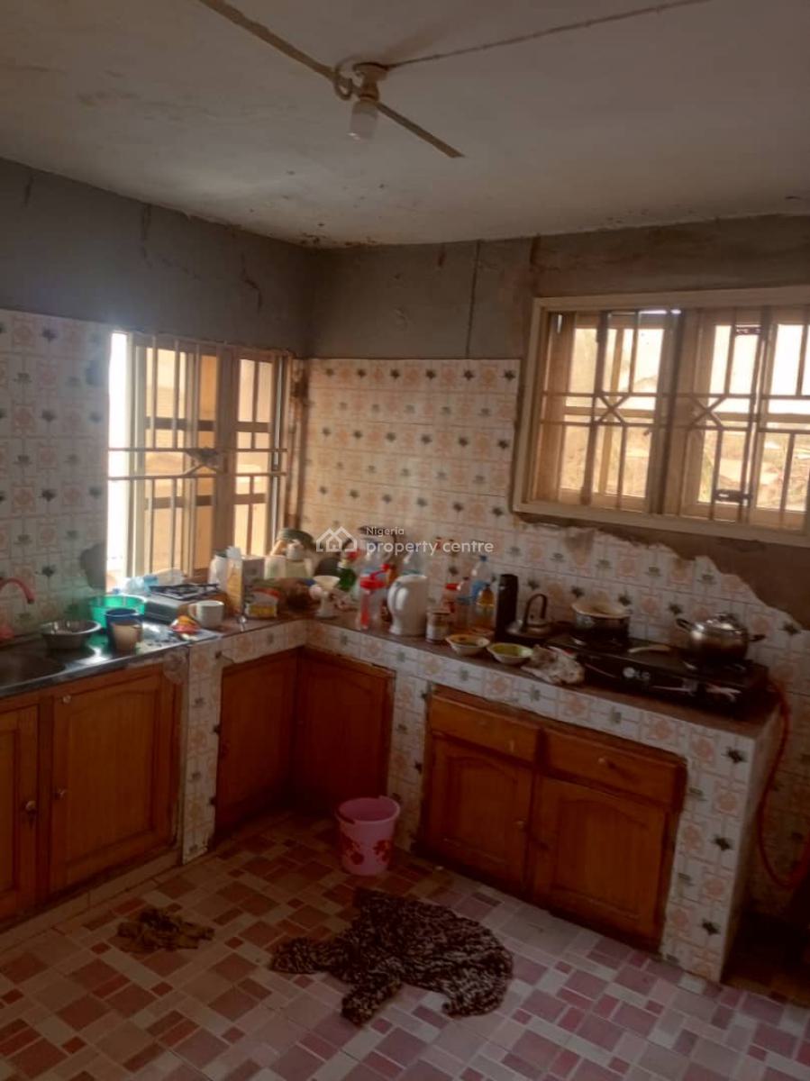 5 Bedroom Duplex with 3 Units Room and Parlour Self Contain, Tyre Bus Stop, Airport, Alakia, Ibadan, Oyo, Detached Duplex for Sale