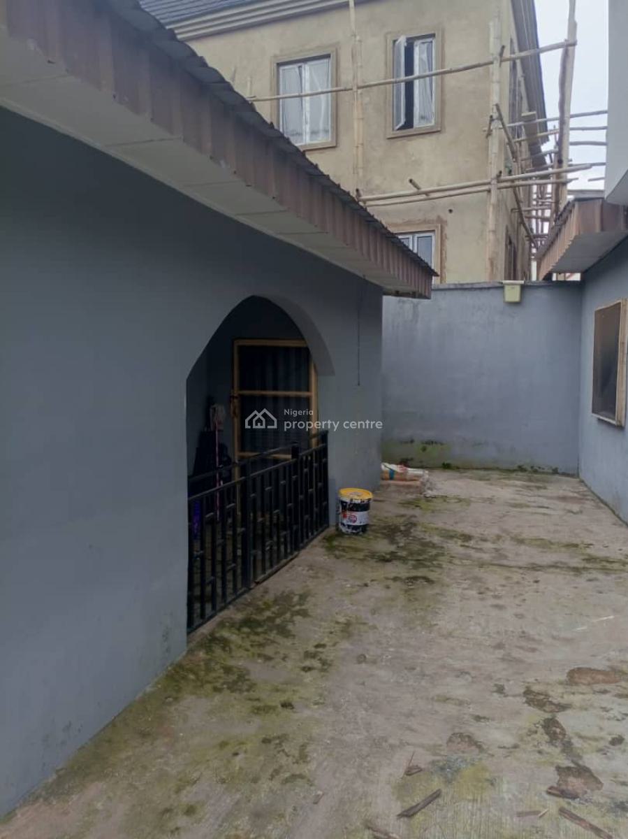 5 Bedroom Duplex with 3 Units Room and Parlour Self Contain, Tyre Bus Stop, Airport, Alakia, Ibadan, Oyo, Detached Duplex for Sale