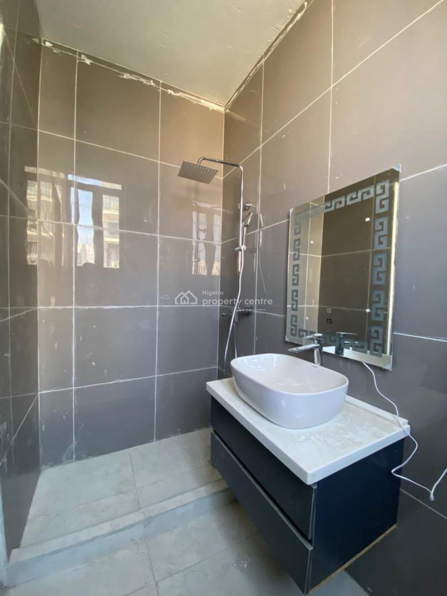 2 Bedroom Apartment, Lekki Phase 1, Lekki, Lagos, Block of Flats for Sale