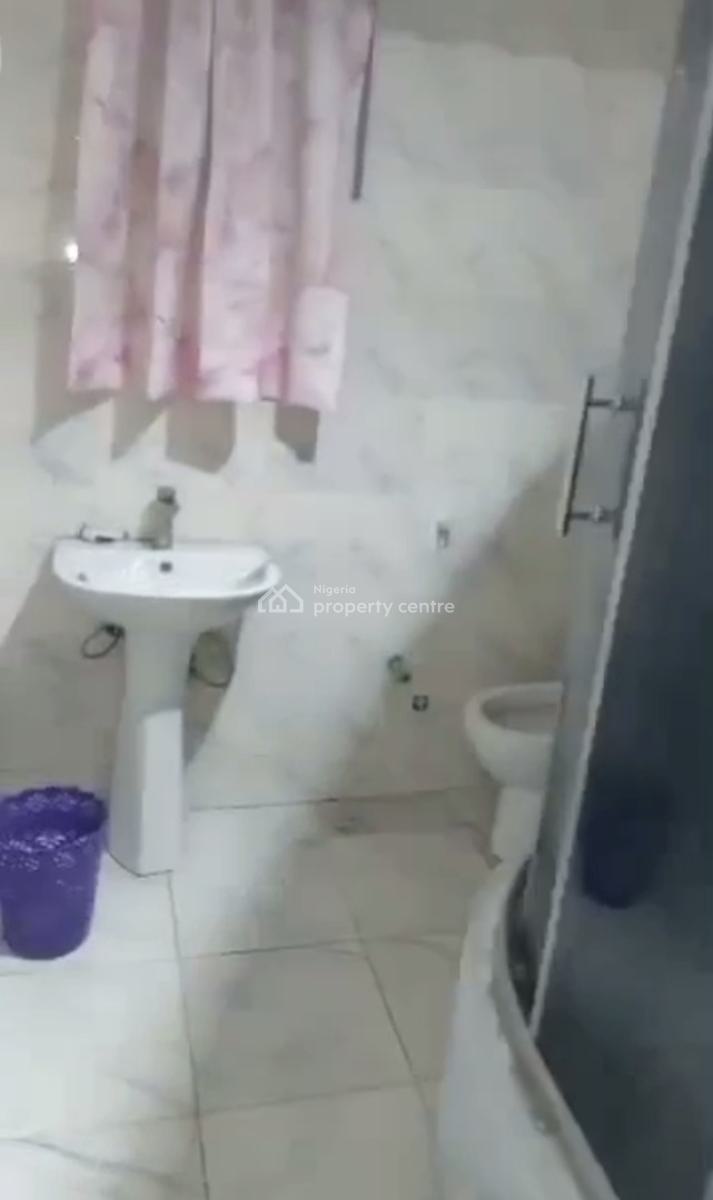 Well-finished and Furnished 3-bedroom Apartment (upstairs), Obanikoro, Shomolu, Lagos, Flat / Apartment for Rent