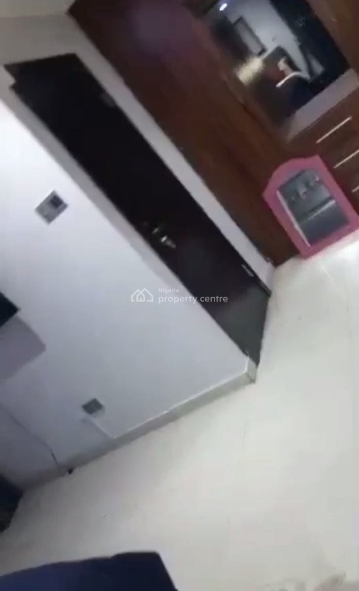 Well-finished and Furnished 3-bedroom Apartment (upstairs), Obanikoro, Shomolu, Lagos, Flat / Apartment for Rent