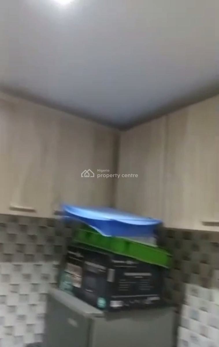 Well-finished and Furnished 3-bedroom Apartment (upstairs), Obanikoro, Shomolu, Lagos, Flat / Apartment for Rent