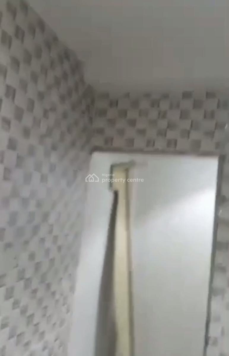 Well-finished and Furnished 3-bedroom Apartment (upstairs), Obanikoro, Shomolu, Lagos, Flat / Apartment for Rent