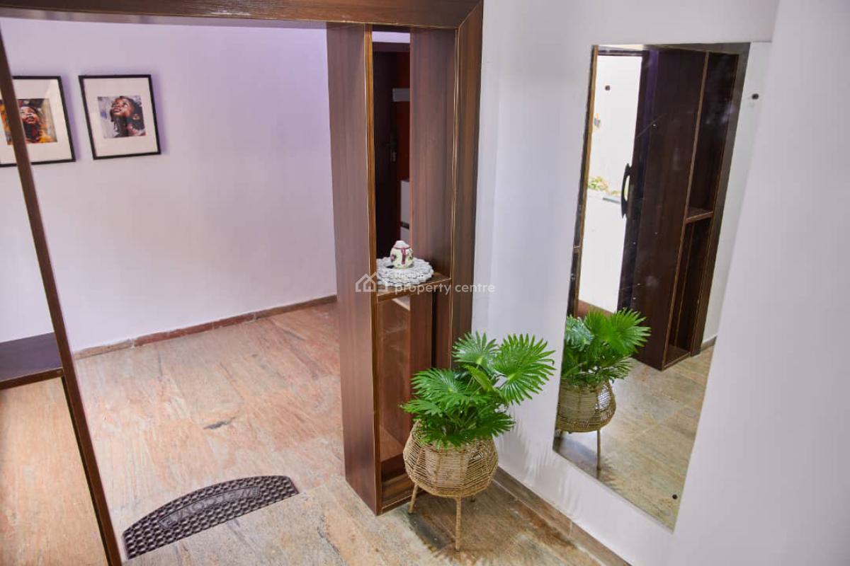 Charming 1bedroom Apartment, Adeola Ajayi Crescent, Mafoluku, Oshodi, Lagos, Flat / Apartment Short Let