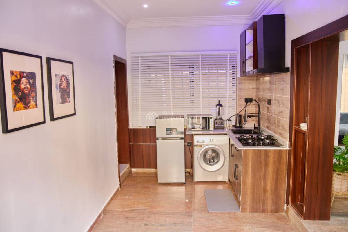 Charming 1bedroom Apartment, Adeola Ajayi Crescent, Mafoluku, Oshodi, Lagos, Flat / Apartment Short Let