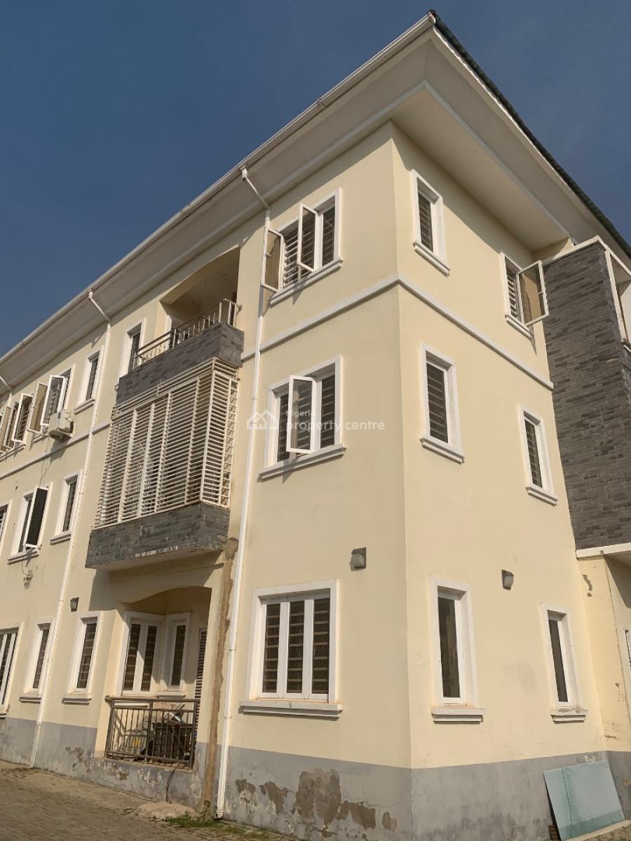 Standard 3 Bedrooms with Bq, Gilmore Behind Nnpl, Jahi, Abuja, Flat / Apartment for Rent
