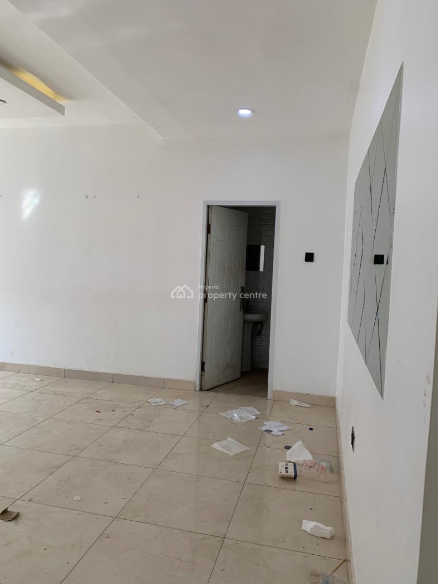 Standard 3 Bedrooms with Bq, Gilmore Behind Nnpl, Jahi, Abuja, Flat / Apartment for Rent
