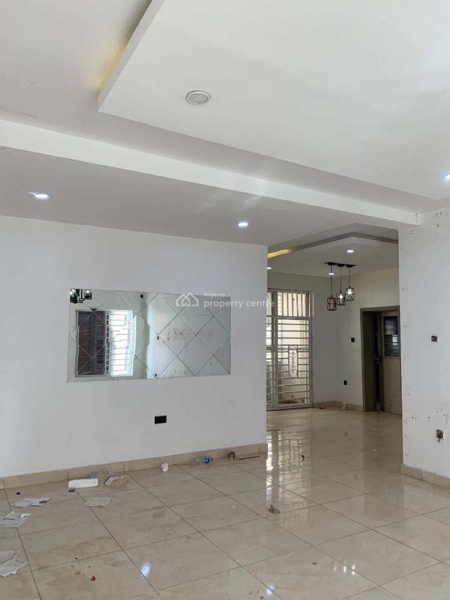 Standard 3 Bedrooms with Bq, Gilmore Behind Nnpl, Jahi, Abuja, Flat / Apartment for Rent