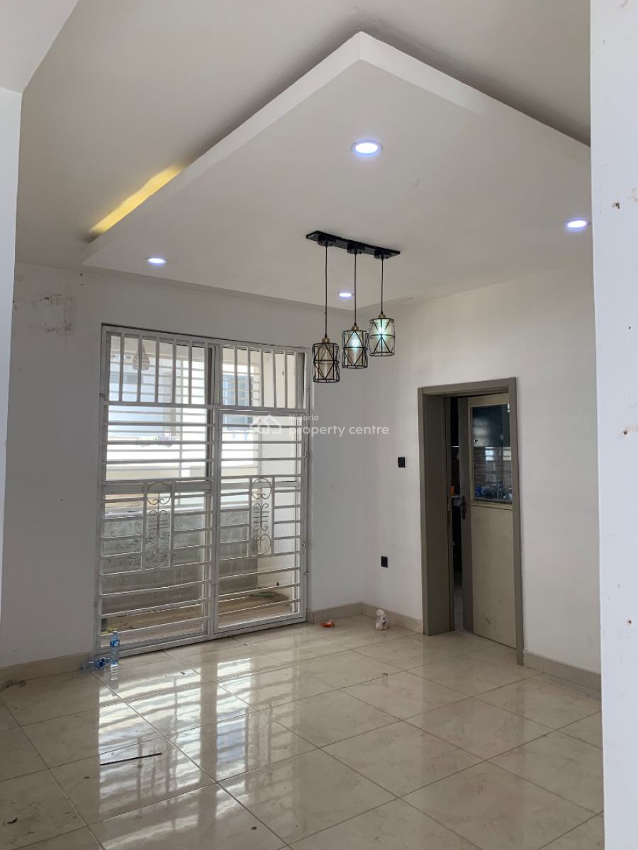 Standard 3 Bedrooms with Bq, Gilmore Behind Nnpl, Jahi, Abuja, Flat / Apartment for Rent