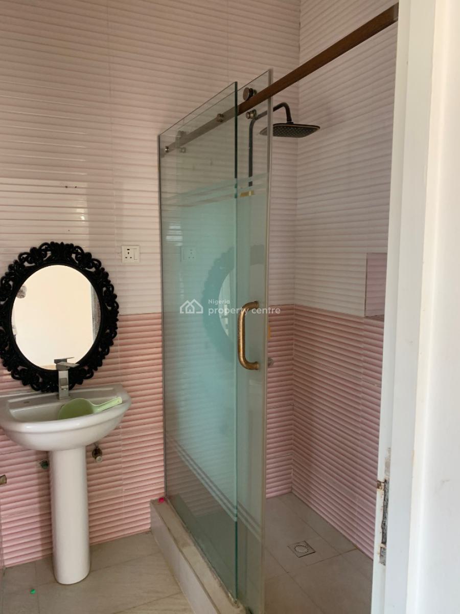 Standard 3 Bedrooms with Bq, Gilmore Behind Nnpl, Jahi, Abuja, Flat / Apartment for Rent