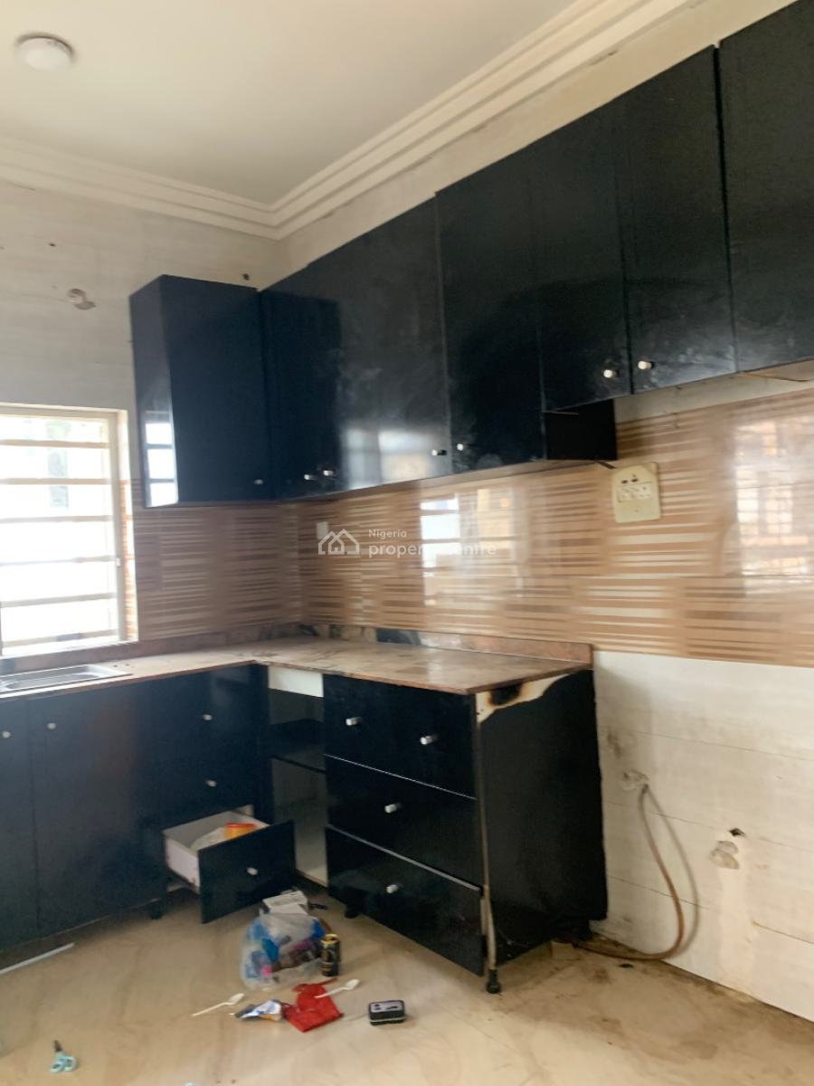 Standard 3 Bedrooms with Bq, Gilmore Behind Nnpl, Jahi, Abuja, Flat / Apartment for Rent