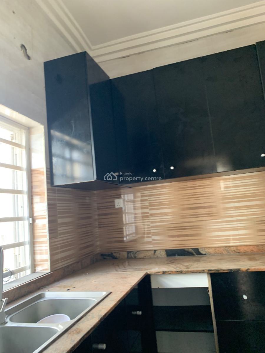 Standard 3 Bedrooms with Bq, Gilmore Behind Nnpl, Jahi, Abuja, Flat / Apartment for Rent