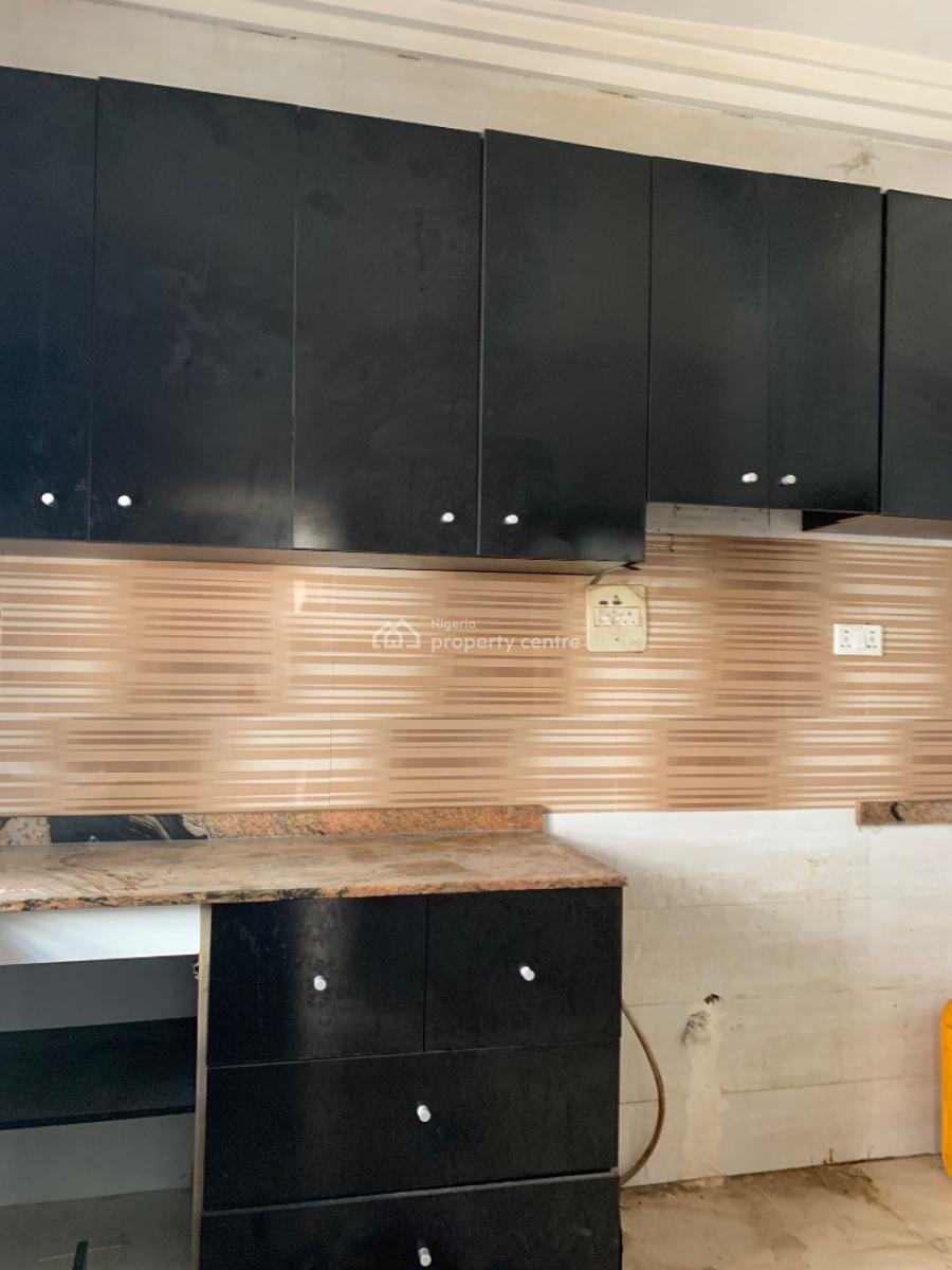 Standard 3 Bedrooms with Bq, Gilmore Behind Nnpl, Jahi, Abuja, Flat / Apartment for Rent