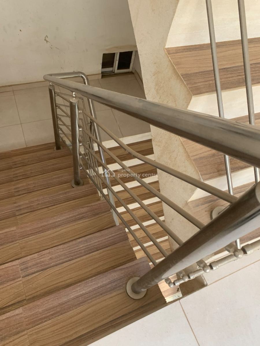 Standard 3 Bedrooms with Bq, Gilmore Behind Nnpl, Jahi, Abuja, Flat / Apartment for Rent